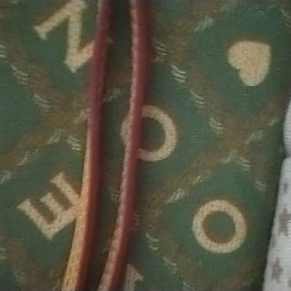 Dooney and Bourke green and tan wristlet - Picture 6 of 9